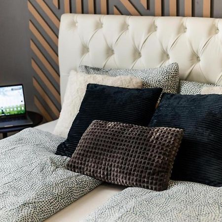 Deluxe Quentin Home Next To The Fashion Street Budapest Ngoại thất bức ảnh