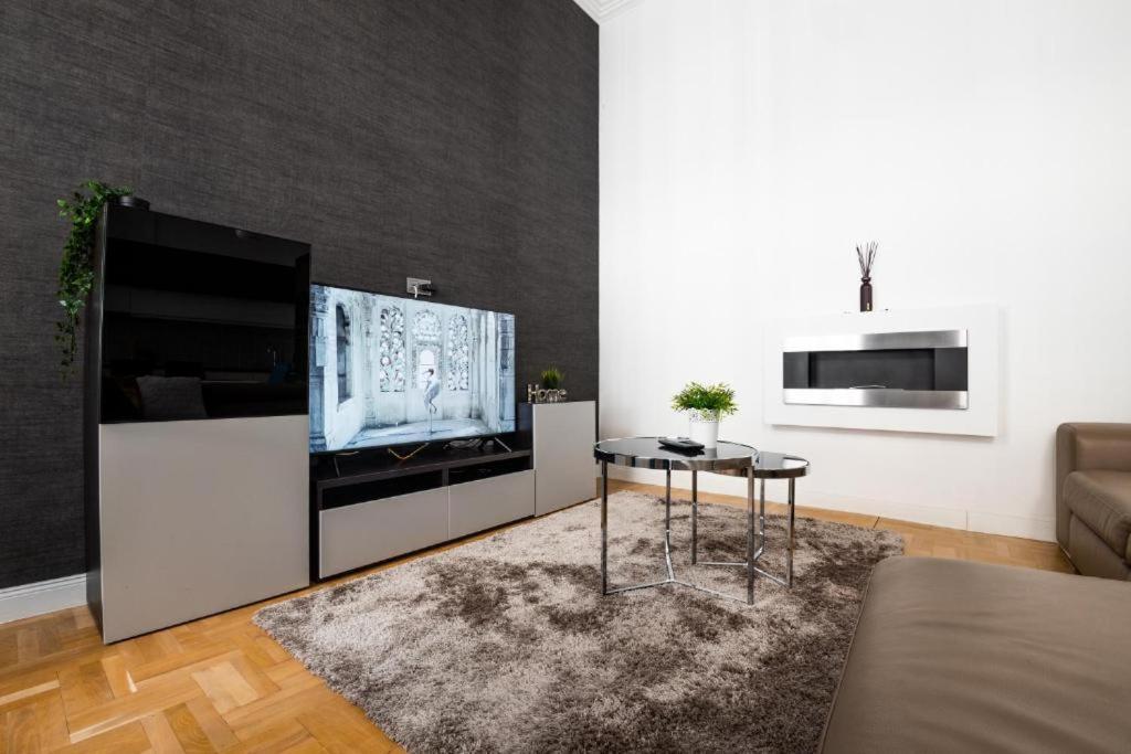 Deluxe Quentin Home Next To The Fashion Street Budapest Ngoại thất bức ảnh