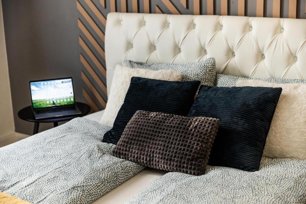 Deluxe Quentin Home Next To The Fashion Street Budapest Ngoại thất bức ảnh